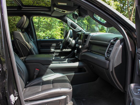 2023 Ram 1500 Crew Cab V, чёрный, 7700000 рублей - вид 30
