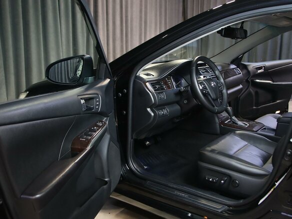 2017 Toyota Camry VII (XV50) Рестайлинг, чёрный, 1849000 рублей - вид 6