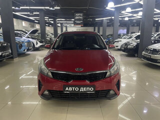 2020 Kia Rio IV, красный, 1589000 рублей, вид 2