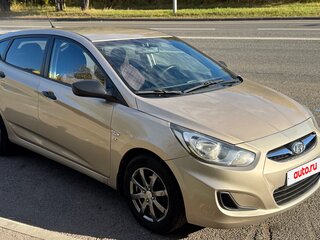2011 Hyundai Solaris I, бежевый, 600000 рублей, вид 2