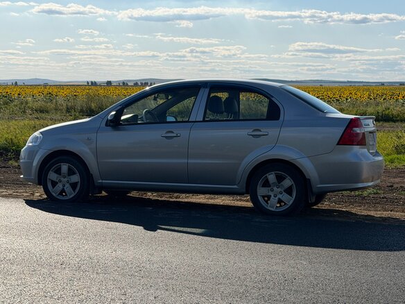 2010 Chevrolet Aveo I Рестайлинг, серебристый, 510000 рублей - вид 6