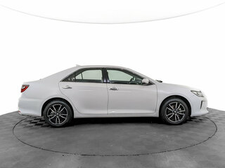 2017 Toyota Camry VII (XV50) Рестайлинг, белый, 2372750 рублей, вид 4