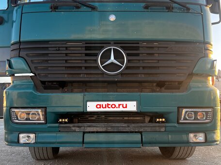 2000 Mercedes-Benz Actros, зелёный, 2500000 рублей, вид 1