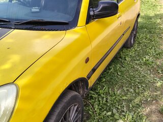 1998 Daihatsu Storia I (M100), жёлтый, 240000 рублей, вид 3