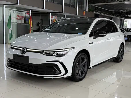 2023 Volkswagen Golf VIII, белый, 2140000 рублей, вид 1