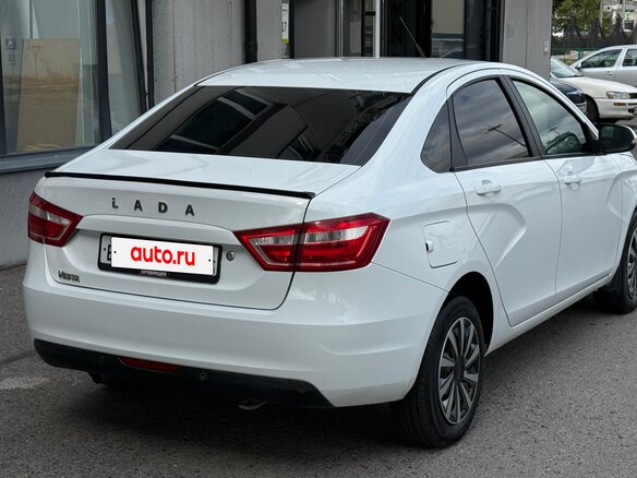 2017 Lada (ВАЗ) Vesta I, белый, 600000 рублей - вид 3