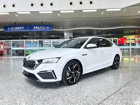 2023 Skoda Octavia IV (A8), белый, 2280000 рублей, вид 4