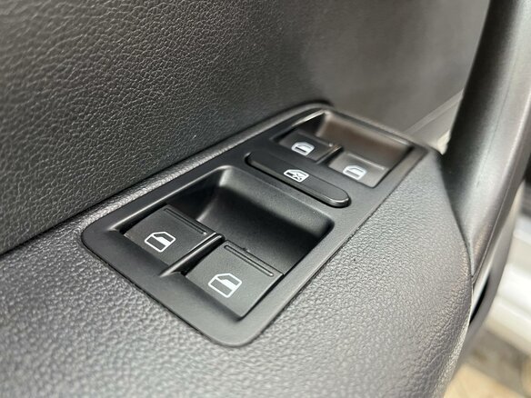 2017 Volkswagen Polo V Рестайлинг, серебристый, 933910 рублей - вид 18