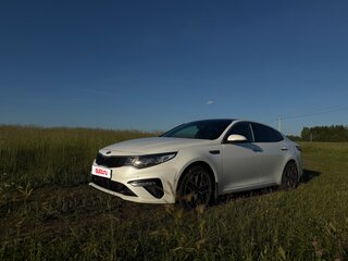 2019 Kia Optima IV Рестайлинг, белый, 1950000 рублей, вид 3