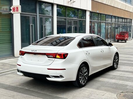2023 Kia K3 II (China Market) Рестайлинг, белый, 1635000 рублей, вид 3