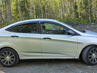 2011 Hyundai Solaris I, серебристый, 490000 рублей, вид 4