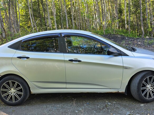 2011 Hyundai Solaris I, серебристый - вид 3