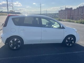 2012 Nissan Note I Рестайлинг, белый, 950000 рублей, вид 4