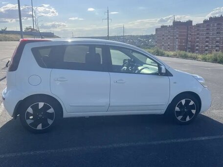 2012 Nissan Note I Рестайлинг, белый, 950000 рублей, вид 4