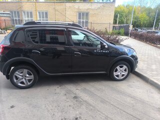 2017 Renault Sandero Stepway II, чёрный, 900000 рублей, вид 2