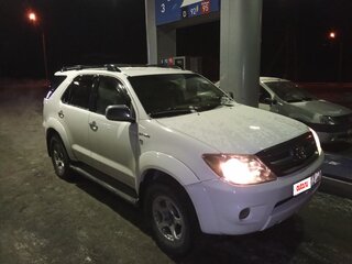 2007 Toyota Fortuner I, белый, 2200000 рублей, вид 4