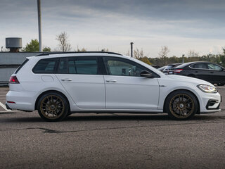 2020 Volkswagen Golf R VII Рестайлинг, белый, 3698000 рублей, вид 4