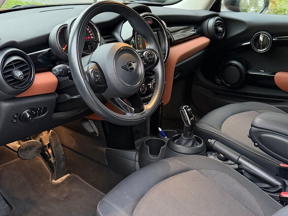 2020 Mini Hatch Cooper III (F55/F56) Рестайлинг, оранжевый, 2220000 рублей - вид 5
