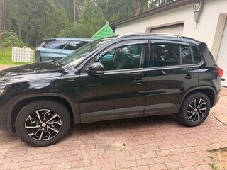 2016 Volkswagen Tiguan I Рестайлинг, чёрный, 1850000 рублей, вид 4