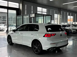 2023 Volkswagen Golf VIII, белый, 1875600 рублей, вид 4