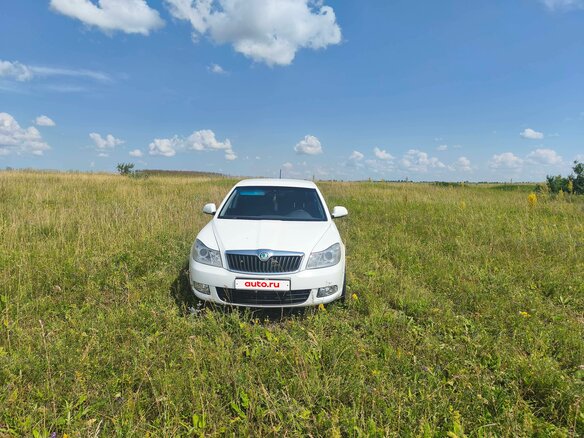 2012 Skoda Octavia II (A5) Рестайлинг, белый, 1100000 рублей