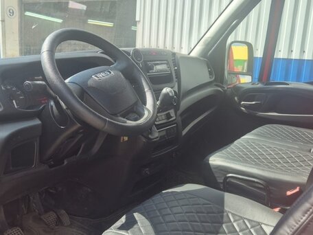 2017 Iveco Daily, красный, 3600000 рублей, вид 3