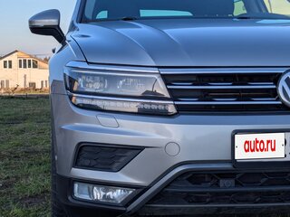 2017 Volkswagen Tiguan II, серебристый, 2440000 рублей, вид 2