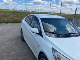2013 Hyundai Solaris I, белый, 670000 рублей, вид 3