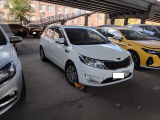 2012 Kia Rio 5-speed III, белый, 400000 рублей, вид 2