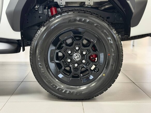 2025 Toyota Hilux VIII Рестайлинг 2, белый, 7290000 рублей - вид 24