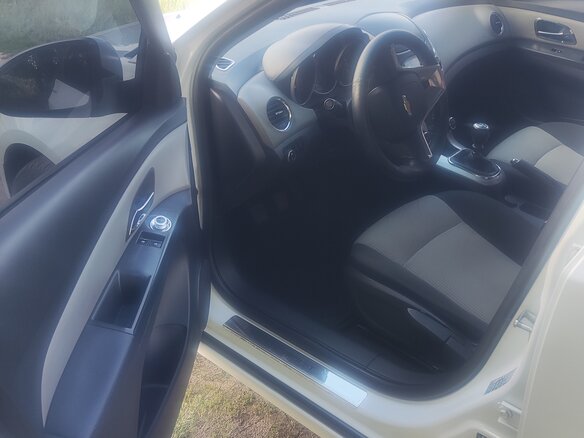 2012 Chevrolet Cruze I Рестайлинг, белый, 720000 рублей - вид 6