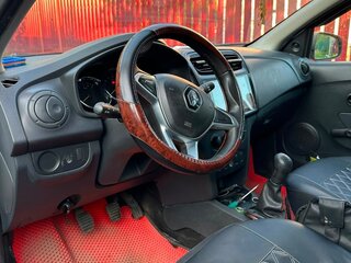 2018 Renault Sandero II Рестайлинг, белый, 700000 рублей, вид 4