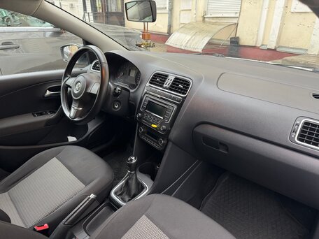 2014 Volkswagen Polo V, белый, 900000 рублей, вид 4
