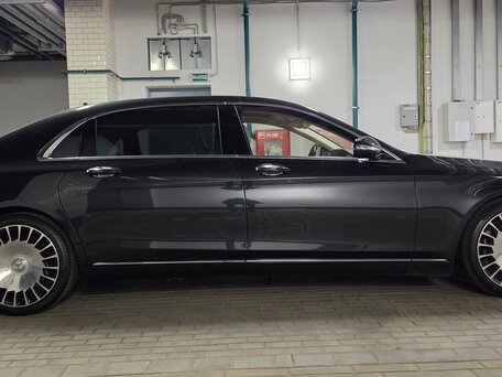 2017 Mercedes-Benz Maybach S-Класс 560 I (X222) Рестайлинг, чёрный, 6450000 рублей, вид 3