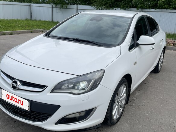 2013 Opel Astra J Рестайлинг, белый, 730000 рублей