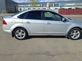 2010 Ford Focus II Рестайлинг, серебристый, 540000 рублей, вид 3