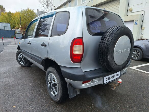 2004 Chevrolet Niva I, серебристый, 315000 рублей - вид 2