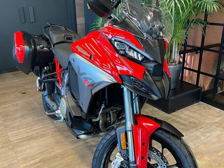 2026 Ducati Multistrada V4, красный, 2950000 рублей, вид 3