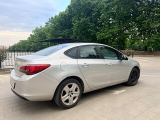 2013 Opel Astra J Рестайлинг, серебристый, 600000 рублей, вид 5