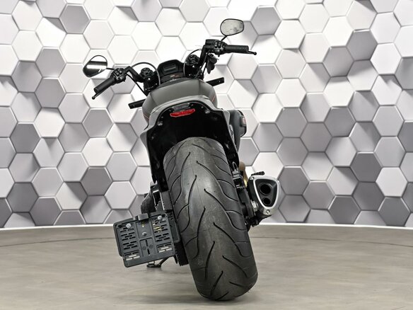 2018 Harley-Davidson FXDR 114, серый, 1949000 рублей - вид 5