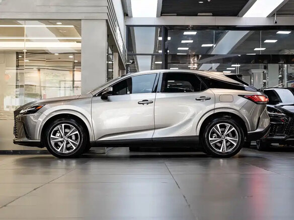 2025 Lexus RX 300 V, серебристый, 6960000 рублей - вид 4