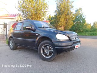 1998 Mercedes-Benz M-Класс 320 I (W163), чёрный, 500000 рублей, вид 5