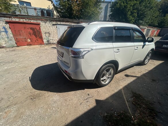 2014 Mitsubishi Outlander III Рестайлинг, белый, 1600000 рублей - вид 5