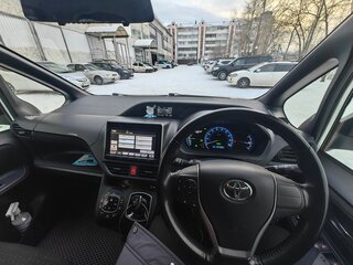 2014 Toyota Voxy III (R80), белый, 1850000 рублей, вид 4