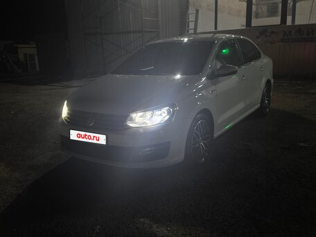 2018 Volkswagen Polo V Рестайлинг, белый, 950000 рублей, вид 4