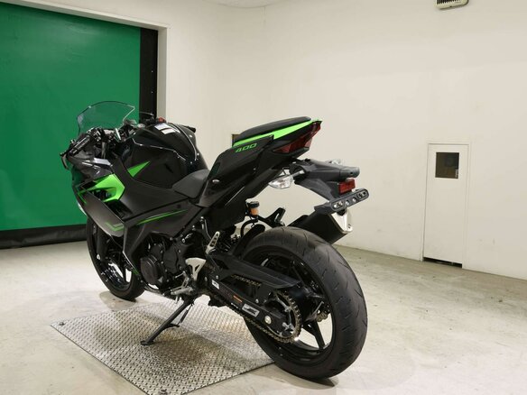 2023 Kawasaki Ninja 400, чёрный, 757000 рублей - вид 5
