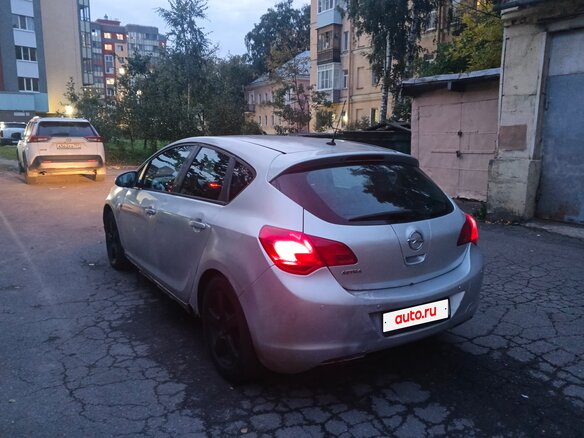 2011 Opel Astra J, серебристый, 190000 рублей