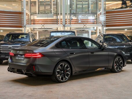 2026 BMW 5 серии 540d xDrive VIII (G60/G61/G68), чёрный, 14190000 рублей, вид 2