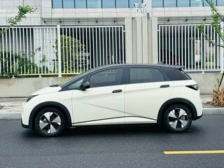 2023 BYD Dolphin 44.9 kWh I, белый, 1133999 рублей, вид 2