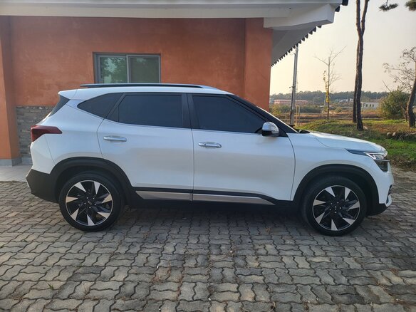 2023 Kia Seltos I, белый, 1853000 рублей - вид 2